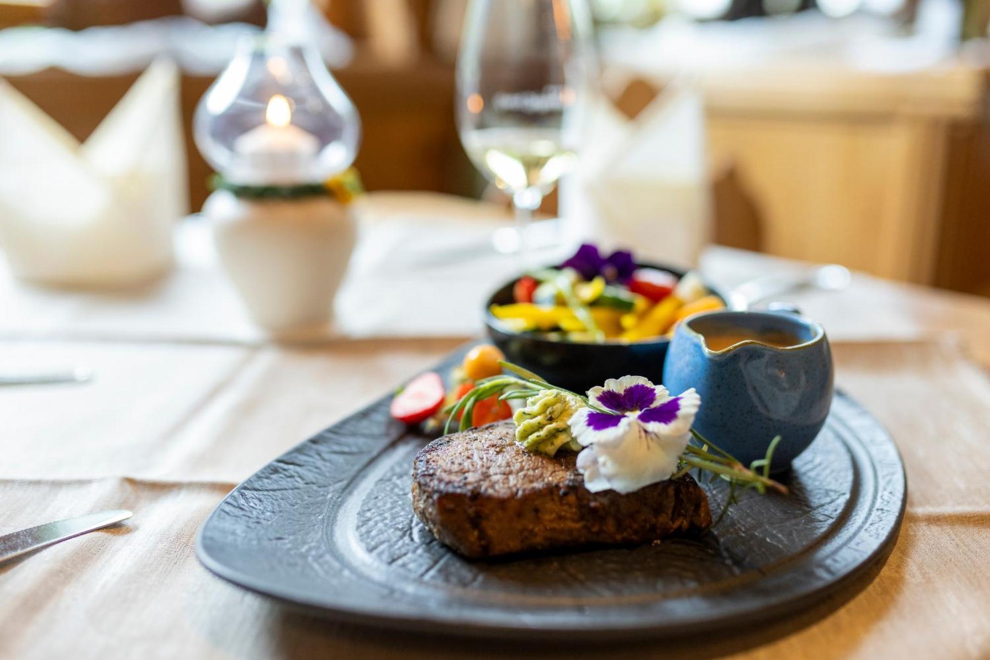 Hotel Jaegerhof Ischgl Bagian luar foto